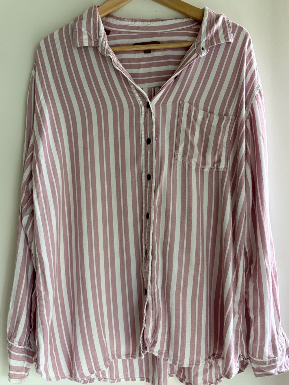 Jachs  girlfriend Pink and White Striped Button-Down Shirt 100% rayon